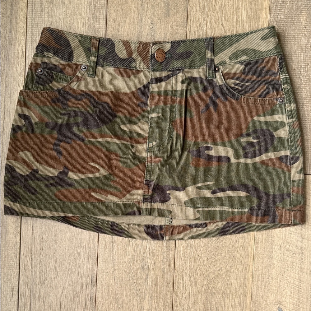 Urban Outfitters Camouflage Corduroy Mini Skirt 🌼